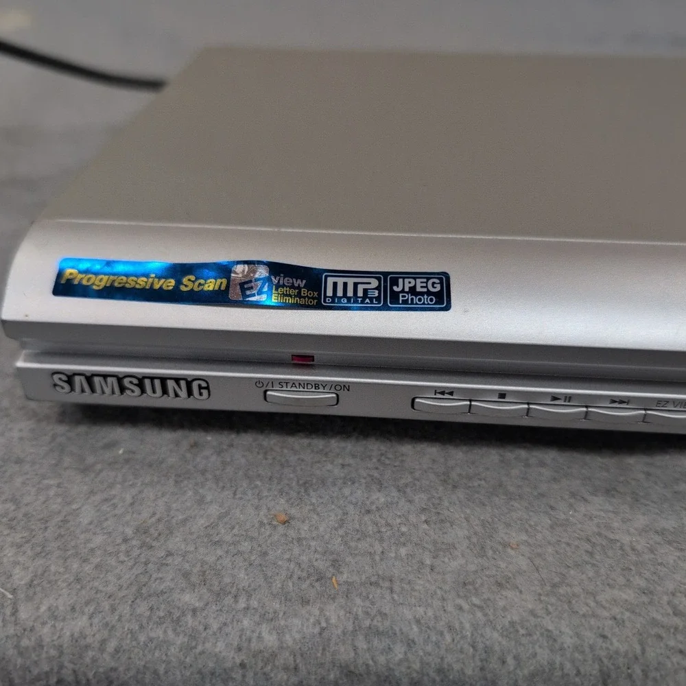 Samsung DVD-P241 Progressive Scan DVD Player‎ Silver MP3 JPEG DVD-P241/XAA